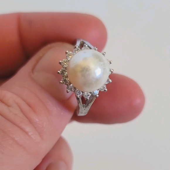 Ring - Picture 2 of 5